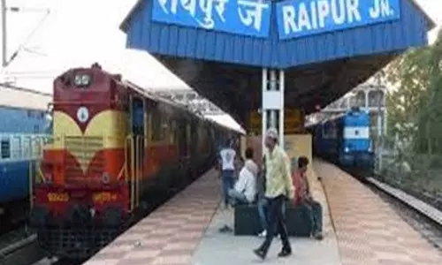 रायपुर रेलवे स्टेशन में RPF जवान अलर्ट, सुरक्षा बढ़ाई गई रायपुर रेलवे स्टेशन में RPF जवान अलर्ट, सुरक्षा बढ़ाई गई