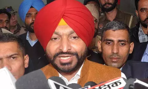 पंजाब के युवाओं के विदेश भागने के लिए आप सरकार जिम्मेदार: Bittu पंजाब के युवाओं के विदेश भागने के लिए आप सरकार जिम्मेदार: Bittu