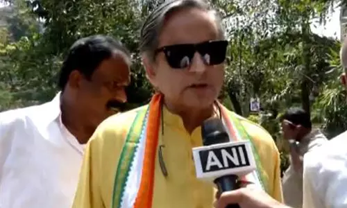 Shashi Tharoor ने नई दिल्ली रेलवे स्टेशन पर मची भगदड़ पर दुख जताया Shashi Tharoor ने नई दिल्ली रेलवे स्टेशन पर मची भगदड़ पर दुख जताया