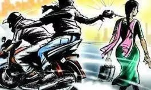 Kanpur: गेस्ट हाउस संचालक की मां से बाइक सवार लुटेरे ने लूट ली चेन Kanpur: गेस्ट हाउस संचालक की मां से बाइक सवार लुटेरे ने लूट ली चेन