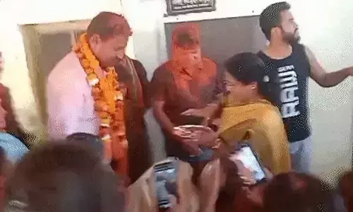 कांग्रेस नेत्री को पार्टी से निष्कासित करने की मांग