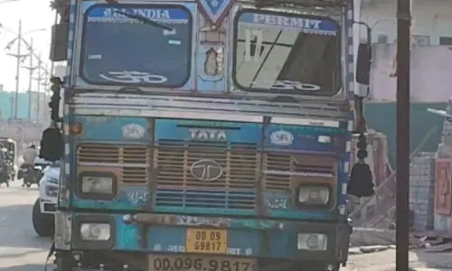 ट्रक में लोड 30 टन कबाड़ जब्त, किया जा रहा था अवैध परिवहन