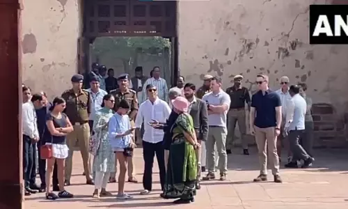 पूर्व प्रधानमंत्री ऋषि सुनक फतेहपुर सीकरी स्मारक देखने पहुंचे