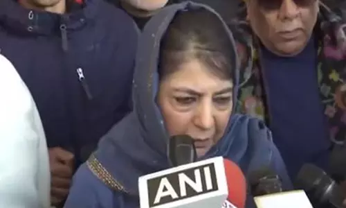 महबूबा मुफ्ती ने आतंकी संबंधों के चलते सरकारी कर्मचारियों की बर्खास्तगी पर NC की आलोचना की