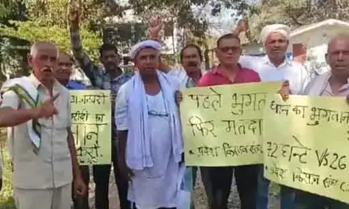ग्रामीणों ने किया पंचायत चुनाव का बहिष्कार, धान का भुगतान नहीं करने का आरोप