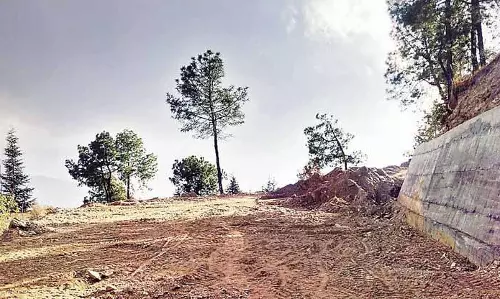 Himachal: दो साल से लटकी PHC की बिल्डिंग Himachal: दो साल से लटकी PHC की बिल्डिंग