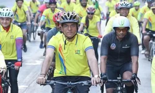 खेल मंत्री ने Mumbai में फिट इंडिया संडे ऑन साइकिल का नेतृत्व किया, मोटापे से लड़ने के लिए प्रधानमंत्री के संदेश का प्रचार किया