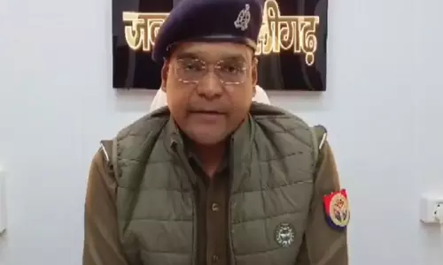 Uttar Pradesh: कार-बस की टक्कर में तीन लोगों की मौत, दो घायल Uttar Pradesh: कार-बस की टक्कर में तीन लोगों की मौत, दो घायल