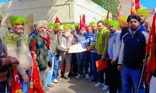 Amritsar: जल आपूर्ति एवं स्वच्छता विभाग के कर्मचारियों ने किया विरोध प्रदर्शन Amritsar: जल आपूर्ति एवं स्वच्छता विभाग के कर्मचारियों ने किया विरोध प्रदर्शन