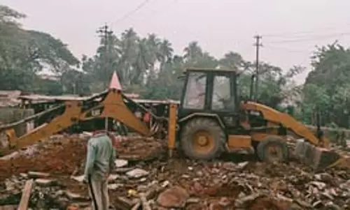 Guwahati: रेलवे ने अतिक्रमण हटाने के लिए चलाया अभियान Guwahati: रेलवे ने अतिक्रमण हटाने के लिए चलाया अभियान
