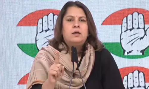 Congress ने भगदड़ की घटना को लेकर रेल मंत्री के इस्तीफे की मांग की