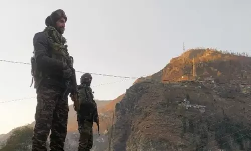 Poonch में नियंत्रण रेखा पर पाकिस्तानी सैनिकों की गोलीबारी के बाद भारतीय सेना ने जवाबी कार्रवाई की Poonch में नियंत्रण रेखा पर पाकिस्तानी सैनिकों की गोलीबारी के बाद भारतीय सेना ने जवाबी कार्रवाई की