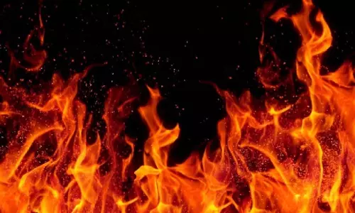 तिरुचेंगोडे में चाय की दुकान में लगी आग, बिजली, गैस लीक होने का संदेह तिरुचेंगोडे में चाय की दुकान में लगी आग, बिजली, गैस लीक होने का संदेह