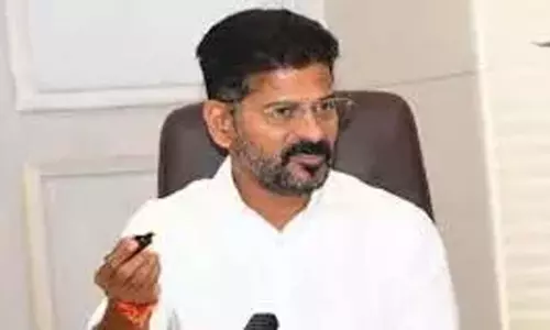 CM रेवंत रेड्डी ने युवा बाबुओं की एसी कमरों तक सीमित रहने की प्रवृत्ति की निंदा की