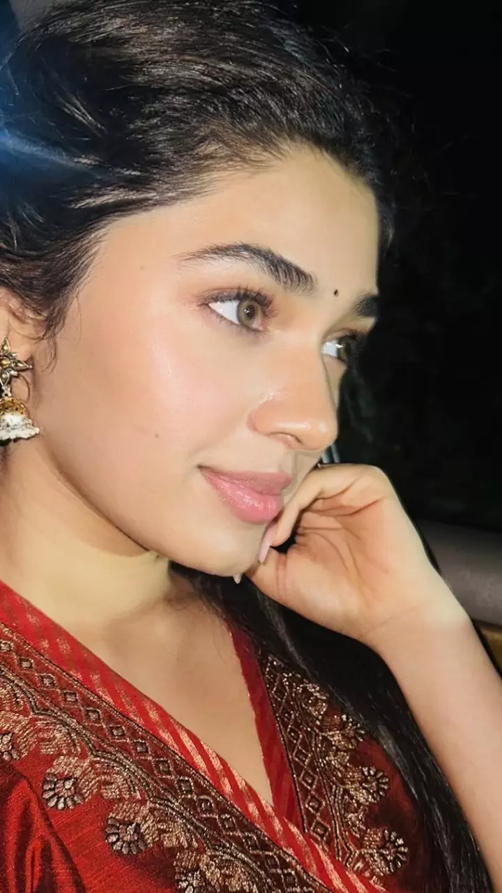 कृति शेट्टी ने साड़ी पहन बरपाया कहर