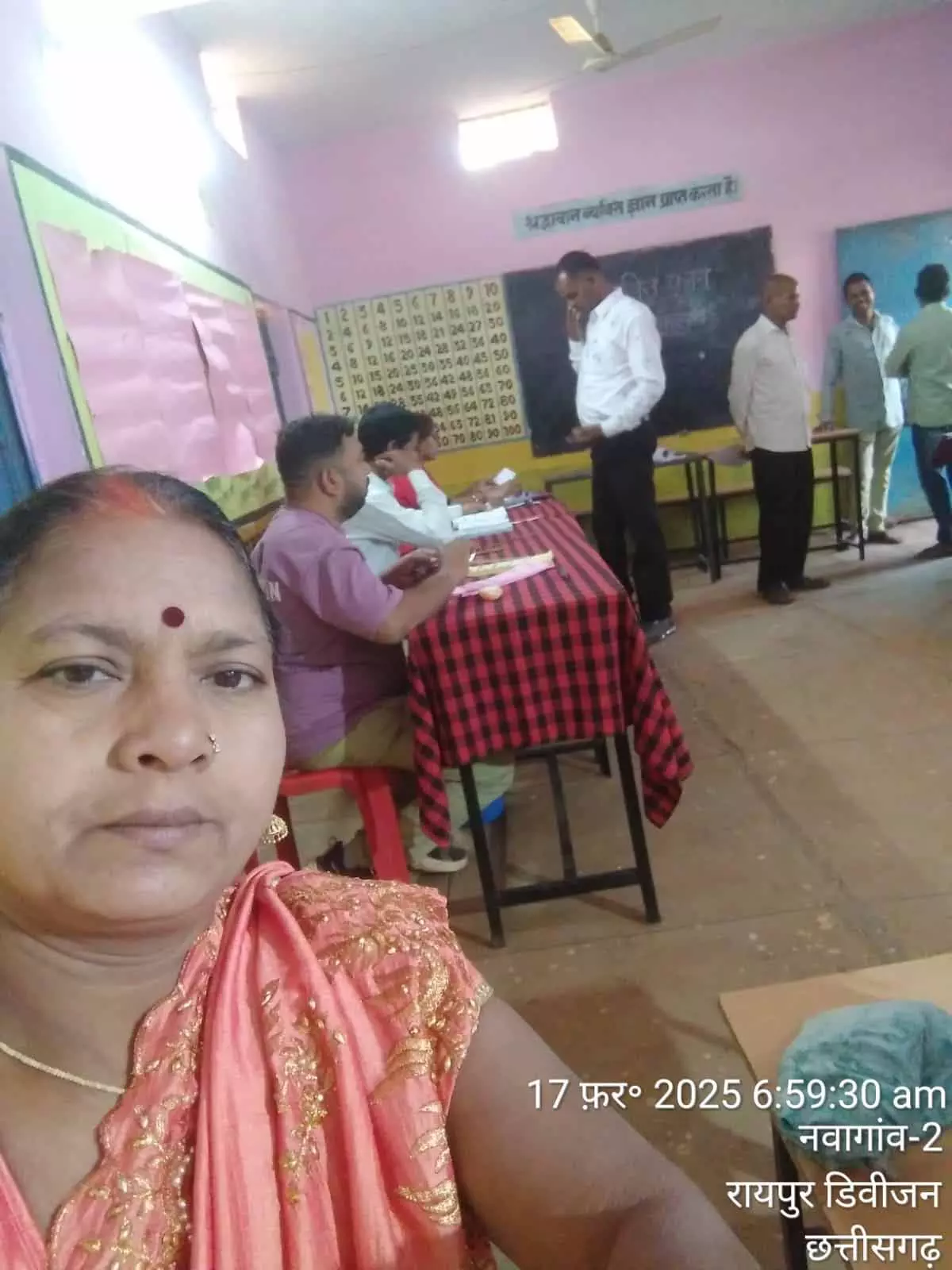 Panchayat elections 2025, अभनपुर के मतदान केंद्रों में वोट डालने उमड़ी भीड़ Panchayat elections 2025, अभनपुर के मतदान केंद्रों में वोट डालने उमड़ी भीड़