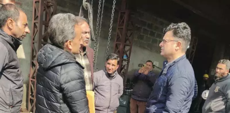 KPDCL के एमडी ने पुलवामा, शोपियां में बिजली स्थिति की समीक्षा की KPDCL के एमडी ने पुलवामा, शोपियां में बिजली स्थिति की समीक्षा की