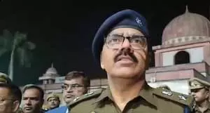 उत्तर प्रदेश : बलिया रेलवे स्टेशन पर जिला प्रशासन और रेलवे के अधिकारियों ने की पैदल गश्त उत्तर प्रदेश : बलिया रेलवे स्टेशन पर जिला प्रशासन और रेलवे के अधिकारियों ने की पैदल गश्त