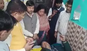 नई दिल्ली भगदड़ : योगेंद्र चंदोलिया ने की मृतका सीलम देवी के परिवार से मुलाकात, दिया मदद का आश्वासन नई दिल्ली भगदड़ : योगेंद्र चंदोलिया ने की मृतका सीलम देवी के परिवार से मुलाकात, दिया मदद का आश्वासन