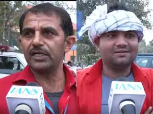 नई दिल्ली रेलवे स्टेशन भगदड़ : कुलियों ने कहा, इतनी भीड़ कभी नहीं देखी नई दिल्ली रेलवे स्टेशन भगदड़ : कुलियों ने कहा, इतनी भीड़ कभी नहीं देखी