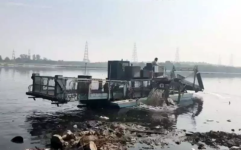 Delhi: यमुना की सफाई शुरू Delhi: यमुना की सफाई शुरू
