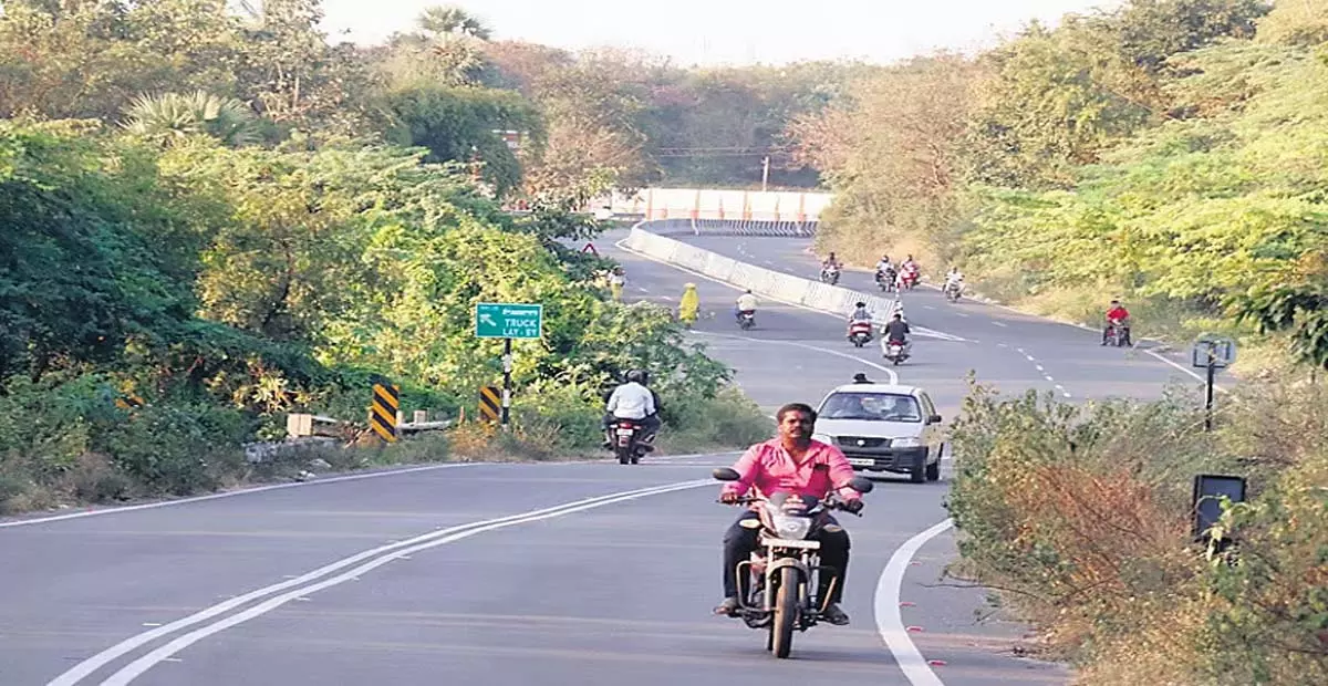 Tamil Nadu: तमिलनाडु में राष्ट्रीय राजमार्ग टोल रोड में तब्दील Tamil Nadu: तमिलनाडु में राष्ट्रीय राजमार्ग टोल रोड में तब्दील
