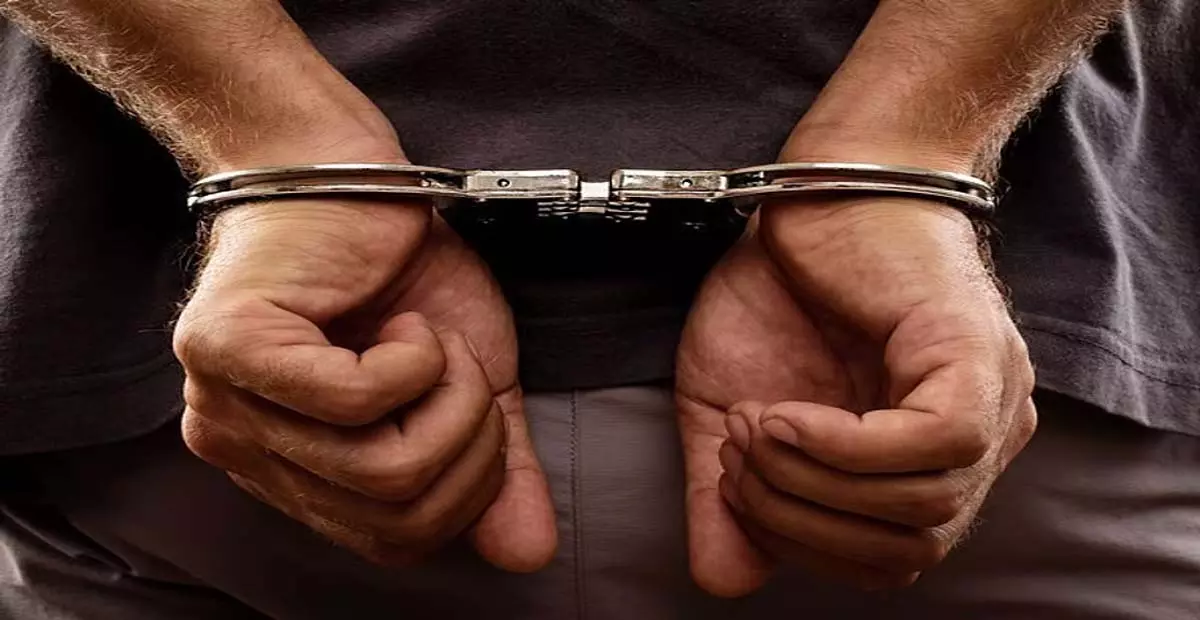 Tamil Nadu: निजी नर्सिंग कॉलेज के संवाददाता को संस्था चलाने के आरोप में गिरफ्तार किया गया Tamil Nadu: निजी नर्सिंग कॉलेज के संवाददाता को संस्था चलाने के आरोप में गिरफ्तार किया गया