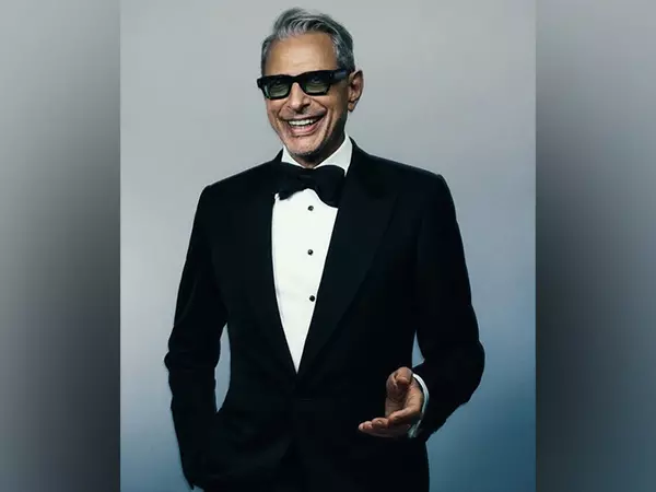 BAFTA: जेफ गोल्डब्लम ने डेविड लिंच और मैगी स्मिथ को पियानो पर भावपूर्ण श्रद्धांजलि दी BAFTA: जेफ गोल्डब्लम ने डेविड लिंच और मैगी स्मिथ को पियानो पर भावपूर्ण श्रद्धांजलि दी