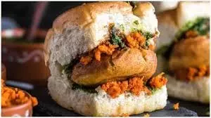 Vada Pav Recipe: घर पर ही लें मुंबई स्पेशल वड़ा पाव का मजा, बेहद आसान Vada Pav Recipe: घर पर ही लें मुंबई स्पेशल वड़ा पाव का मजा, बेहद आसान