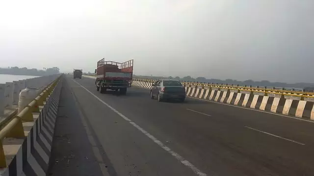 Tamil Nadu : अनिकारा में नए पुल पर यातायात शुरू Tamil Nadu : अनिकारा में नए पुल पर यातायात शुरू