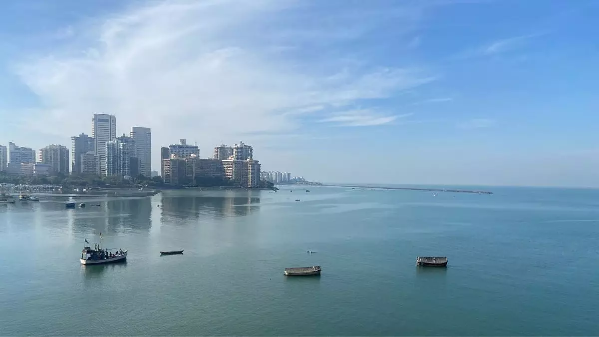 Mumbai weather : शहर में सोमवार को धूप खिली रहेगी Mumbai weather : शहर में सोमवार को धूप खिली रहेगी