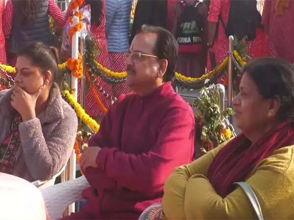 महाकुंभ मेले में BJP सांसदों और अन्य वीआईपी का आना जारी महाकुंभ मेले में BJP सांसदों और अन्य वीआईपी का आना जारी