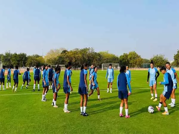 क्रिस्पिन छेत्री ने UAE में पिंक लेडीज कप के लिए 23 सदस्यीय टीम की घोषणा की क्रिस्पिन छेत्री ने UAE में पिंक लेडीज कप के लिए 23 सदस्यीय टीम की घोषणा की