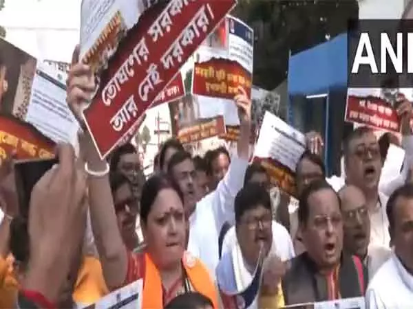 पश्चिम बंगाल विधानसभा से विपक्ष के नेता सुवेंदु अधिकारी, BJP MLA अग्निमित्रा पॉल और दो अन्य निलंबित पश्चिम बंगाल विधानसभा से विपक्ष के नेता सुवेंदु अधिकारी, BJP MLA अग्निमित्रा पॉल और दो अन्य निलंबित