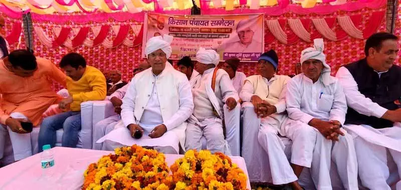 किसान पंचायत ने PM से सम्मान निधि का बजट बढ़ाने और मुफ्त फसल बीमा देने का आग्रह किया किसान पंचायत ने PM से सम्मान निधि का बजट बढ़ाने और मुफ्त फसल बीमा देने का आग्रह किया