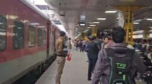 Delhi Police ने भीड़ प्रबंधन के लिए एनडीएलएस में छह अधिकारियों को तैनात किया Delhi Police ने भीड़ प्रबंधन के लिए एनडीएलएस में छह अधिकारियों को तैनात किया