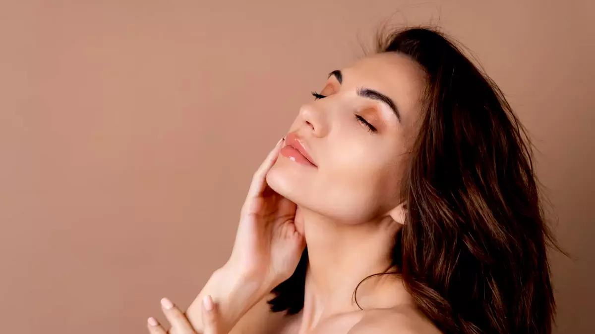 Lifestyle: प्राकृतिक रूप से चमकती त्वचा पाने के उपाय जाने Lifestyle: प्राकृतिक रूप से चमकती त्वचा पाने के उपाय जाने