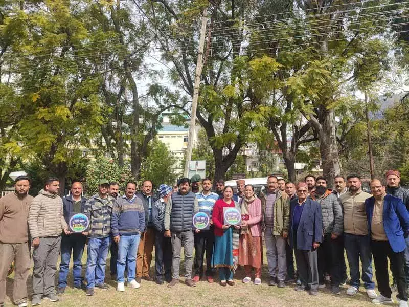 Chamba में होमस्टे संचालकों ने उच्च शुल्क के खिलाफ राज्य की नई नीति का विरोध किया Chamba में होमस्टे संचालकों ने उच्च शुल्क के खिलाफ राज्य की नई नीति का विरोध किया