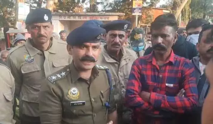 Himachal: युवक की हत्या पर विरोध प्रदर्शन, राजमार्ग जाम Himachal: युवक की हत्या पर विरोध प्रदर्शन, राजमार्ग जाम
