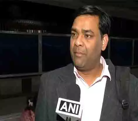 भूकंप के झटके महसूस होने के बाद Delhi के निवासियों में फैली दहशत भूकंप के झटके महसूस होने के बाद Delhi के निवासियों में फैली दहशत