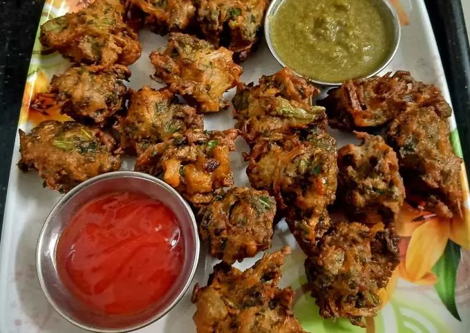प्याज और पालक पकौड़ा रेसिपी प्याज और पालक पकौड़ा रेसिपी