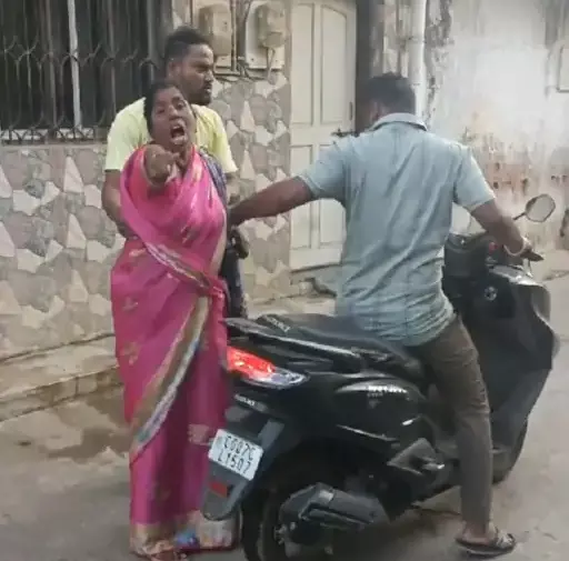 गाली देती दिखी कांग्रेस नेत्री, हार की झनाहट गाली देती दिखी कांग्रेस नेत्री, हार की झनाहट