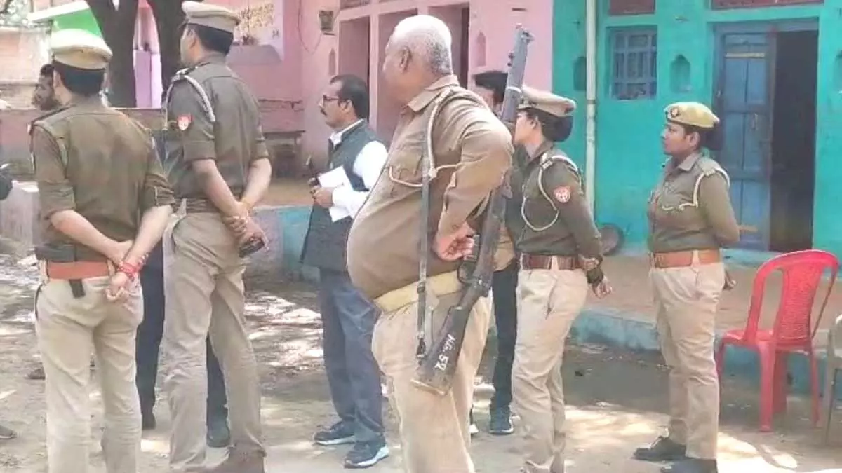 सिरफिरे प्रेमी ने शादीशुदा प्रेमिका को मार डाला, आक्रोशित घरवालों ने आरोपी को उतारा मौत के घाट सिरफिरे प्रेमी ने शादीशुदा प्रेमिका को मार डाला, आक्रोशित घरवालों ने आरोपी को उतारा मौत के घाट