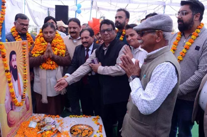 Jammu: श्री गुरु रविदास जी की जयंती धार्मिक उत्साह के साथ मनाई गई Jammu: श्री गुरु रविदास जी की जयंती धार्मिक उत्साह के साथ मनाई गई