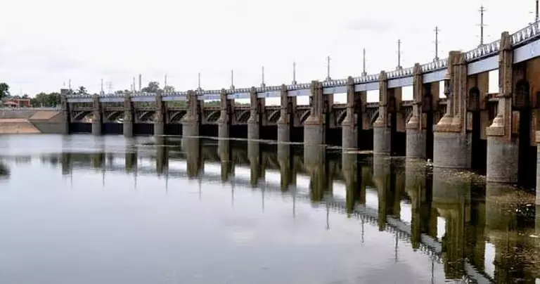 Tamil Nadu: मेट्टूर बांध के रिसाव को 20 साल बाद साफ किया गया Tamil Nadu: मेट्टूर बांध के रिसाव को 20 साल बाद साफ किया गया