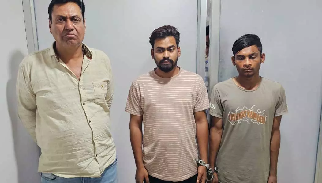 Raipur Breaking: सूने मकान से लाखों के गहने किए पार, 3 चोर गिरफ्तार Raipur Breaking: सूने मकान से लाखों के गहने किए पार, 3 चोर गिरफ्तार