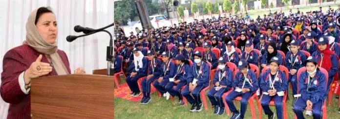 सकीना ने ‘वतन को जानो’ के तहत 250 EWS छात्रों को सांस्कृतिक दौरे के लिए हरी झंडी दिखाई सकीना ने ‘वतन को जानो’ के तहत 250 EWS छात्रों को सांस्कृतिक दौरे के लिए हरी झंडी दिखाई