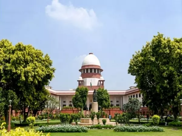 कुशीनगर में मस्जिद का हिस्सा गिराने को लेकर अवमानना याचिका पर UP प्रशासन को सुप्रीम कोर्ट का नोटिस कुशीनगर में मस्जिद का हिस्सा गिराने को लेकर अवमानना याचिका पर UP प्रशासन को सुप्रीम कोर्ट का नोटिस