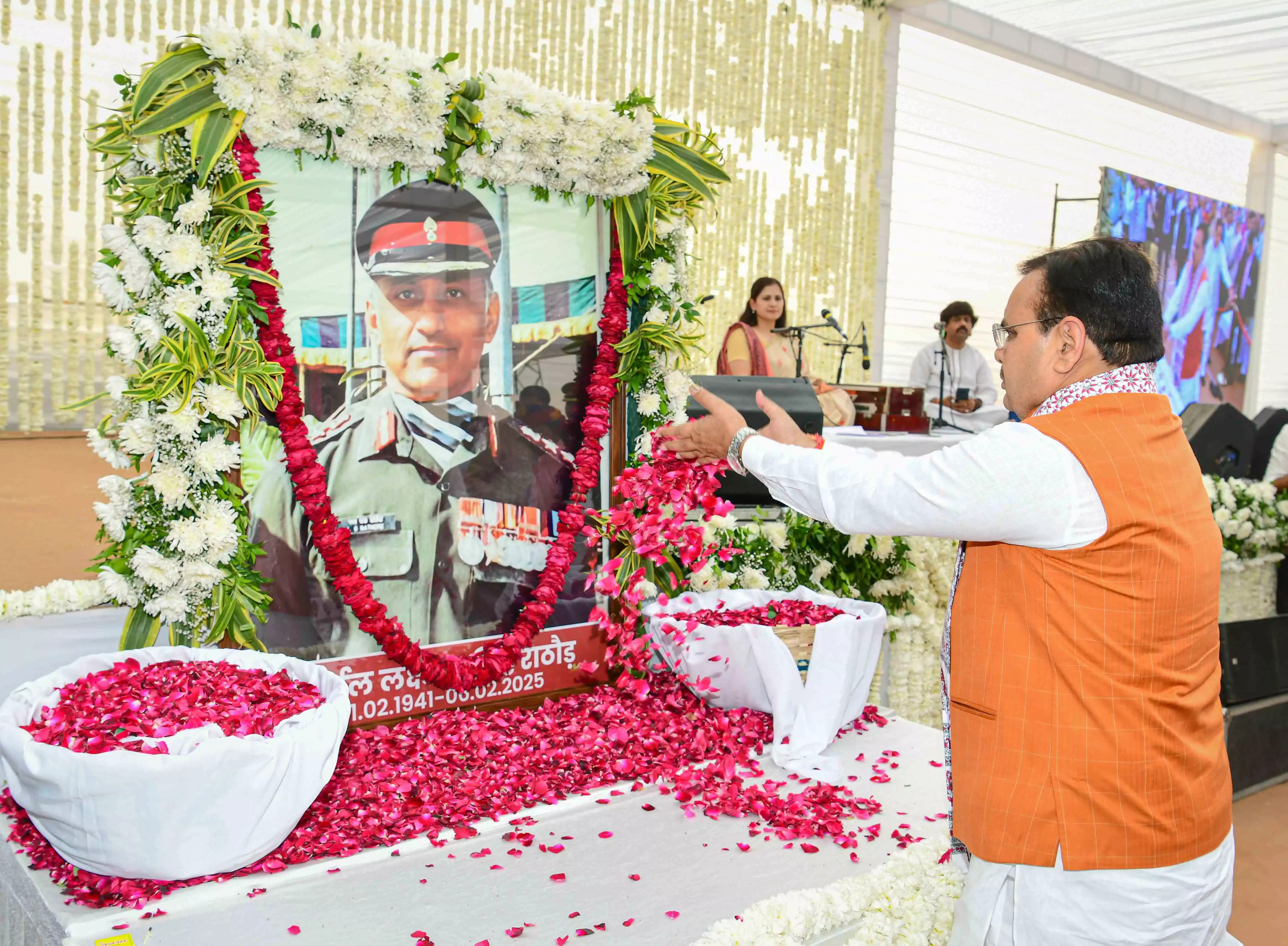 Jaipur: मुख्यमंत्री ने वाणिज्य मंत्री के पिता कर्नल राठौड़ को श्रद्धांजलि दी Jaipur: मुख्यमंत्री ने वाणिज्य मंत्री के पिता कर्नल राठौड़ को श्रद्धांजलि दी