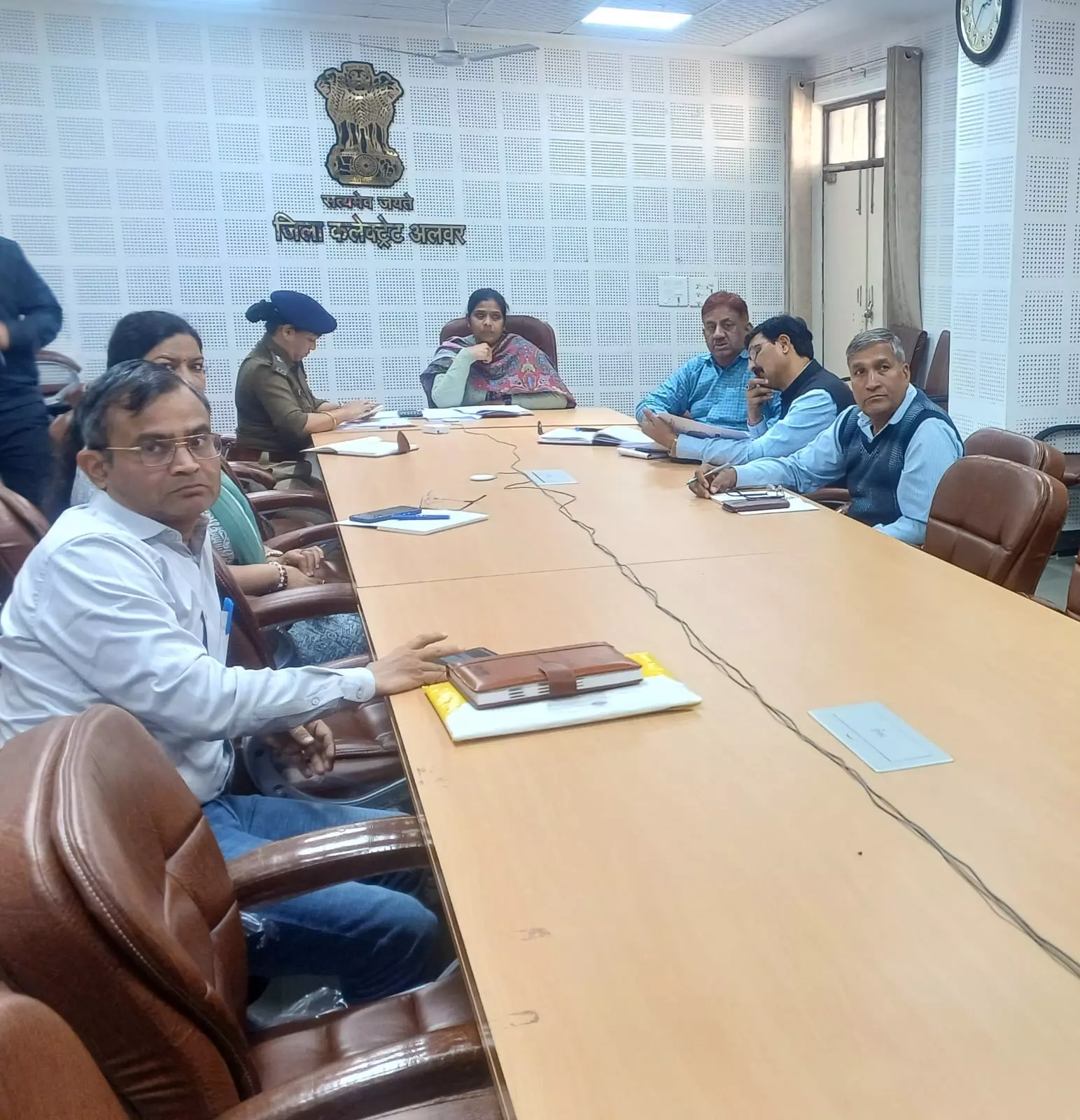 Alwar: रीट पात्रता परीक्षा 2024 की तैयारियों के संबंध में बैठक आयोजित Alwar: रीट पात्रता परीक्षा 2024 की तैयारियों के संबंध में बैठक आयोजित